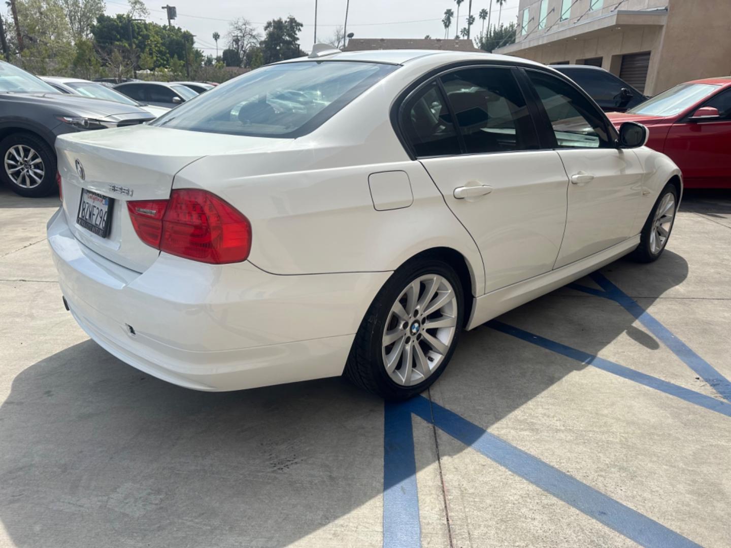 2011 White /Black BMW 3-Series 328i SA SULEV (WBAPH5G55BN) with an 3.0L L6 DOHC 24V engine, Automatic transmission, located at 30 S. Berkeley Avenue, Pasadena, CA, 91107, (626) 248-7567, 34.145447, -118.109398 - This BMW 328i Looks and drives good. It comes well equipped with leather seats, power seats, moon-roof, and a lot more. Bad credit? we can help! we are the bank. - Photo#4